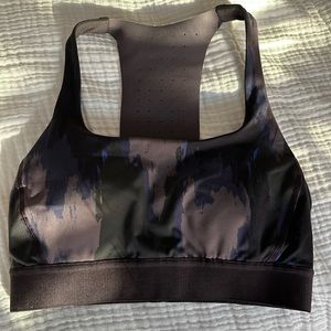 Lululemon workout top size 4
